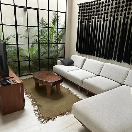 Incredible 3Br House For 6, Pool, Near Beach